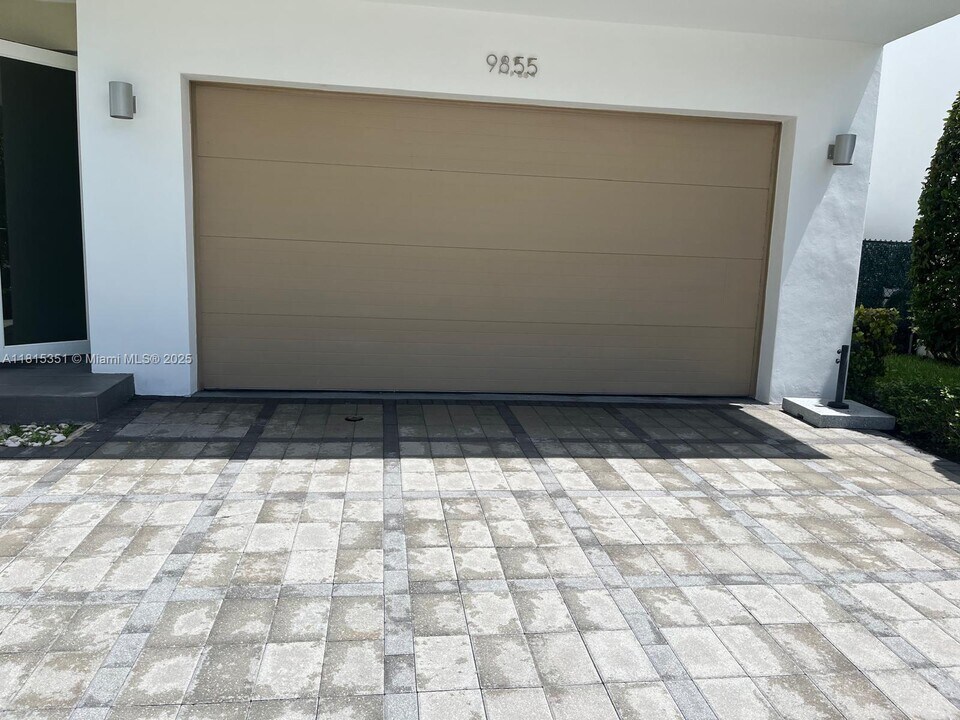 9855 NW 75th Terrace in Doral, FL - Building Photo
