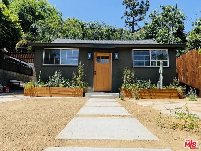 3815 Fernwood Ave in Los Angeles, CA - Building Photo - Building Photo