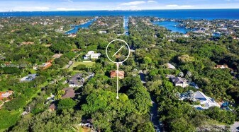 4895 SW 88th St in Miami, FL - Building Photo