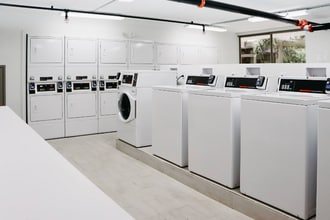 5565 W Irlo Bronson Memorial Hwy, Unit E182 in Kissimmee, FL - Building Photo - Building Photo