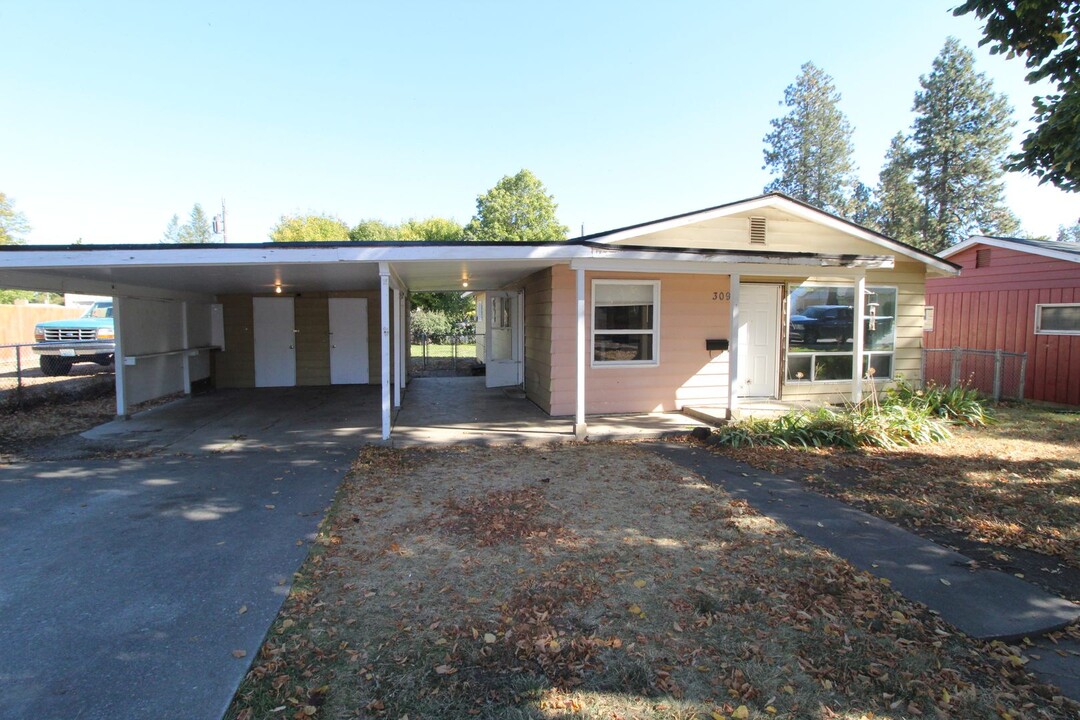 309 N 5th St in Cheney, WA - Building Photo