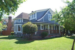 307 SE Cowls St in McMinnville, OR - Building Photo