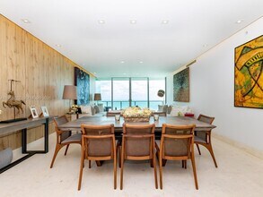 360 Ocean Dr in Key Biscayne, FL - Foto de edificio - Building Photo