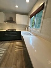 1684 Rustic Ln in Keego Harbor, MI - Building Photo - Building Photo