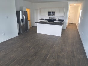 Room in House on Arnold Lp in Kyle, TX - Building Photo - Building Photo