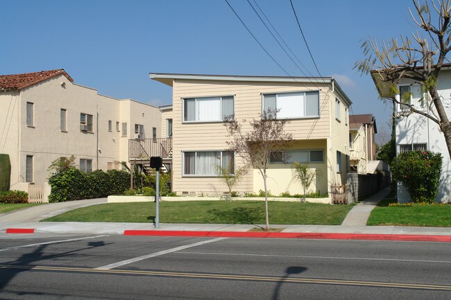 715 E Chevy Chase Dr in Glendale, CA - Foto de edificio - Building Photo