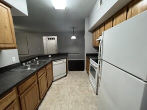 5975 Westgate Dr in Orlando, FL - Building Photo - Building Photo