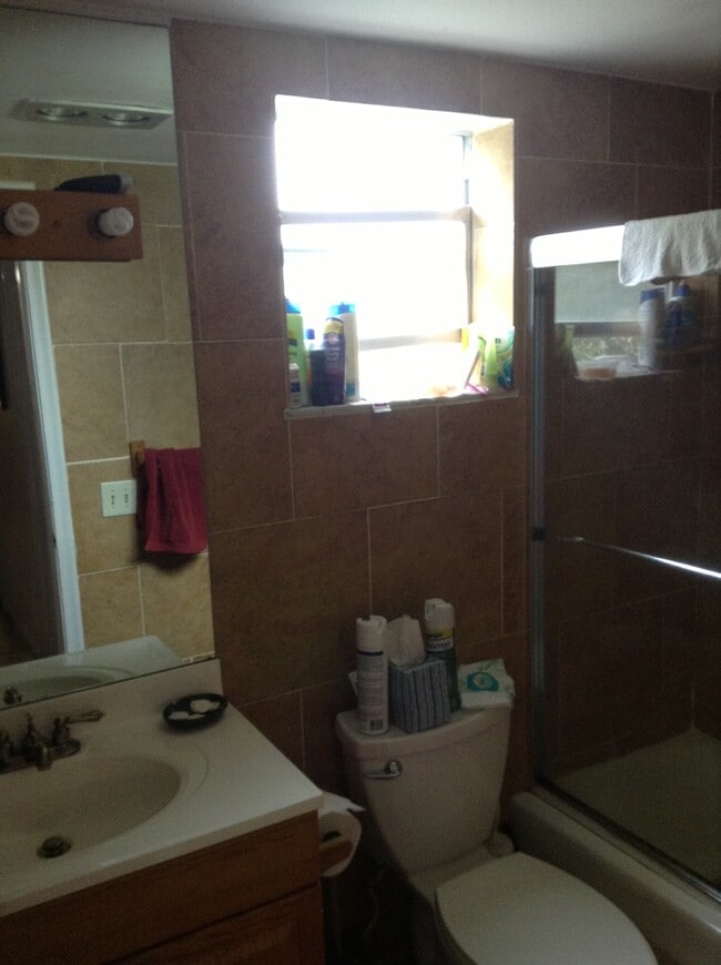 2238 Monroe St, Unit 204 in Hollywood, FL - Building Photo - Building Photo