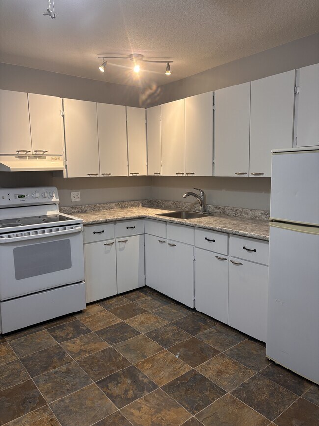 1900-3001900 Strathcona Ave in Prince George, BC - Building Photo - Building Photo