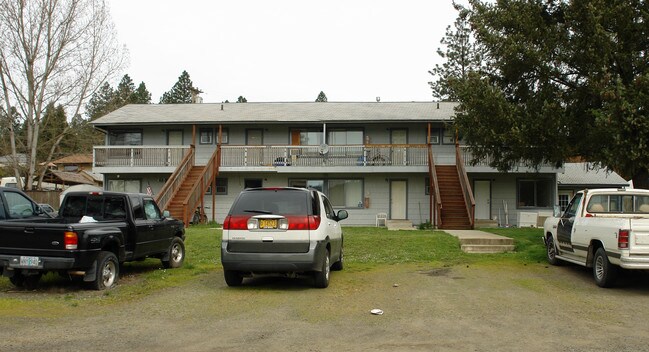 645 First Ave in Sutherlin, OR - Foto de edificio - Building Photo