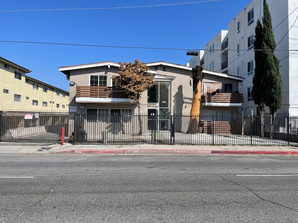 6538 Sepulveda Blvd in Los Angeles, CA - Building Photo