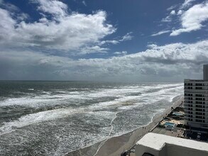 2987 S Atlantic Ave in Daytona Beach, FL - Building Photo - Building Photo