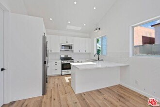 5044 1/2 Hartwick St in Los Angeles, CA - Building Photo - Building Photo