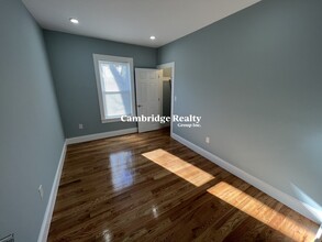 141 Oxford St, Unit 6 in Cambridge, MA - Building Photo - Building Photo