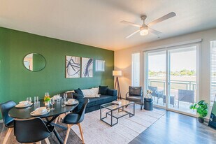 9600 W Georgia Ave in Glendale, AZ - Building Photo