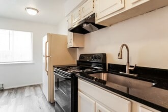 4633 S 33rd W Ave in Tulsa, OK - Building Photo - Building Photo