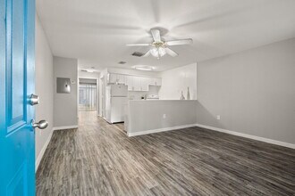 Villas of Legends Field South in Tampa, FL - Foto de edificio - Building Photo