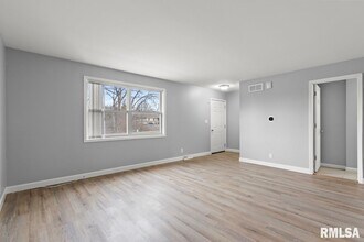 2022 W Glen Ave in Peoria, IL - Building Photo - Building Photo