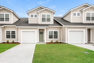 1016 Walker Point Way in Brunswick, GA - Building Photo