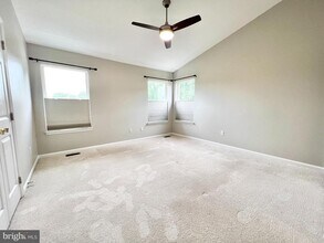 6400 Warren Point Ct in Alexandria, VA - Building Photo - Building Photo