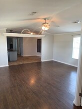 540 Co Rd 148 in Cost, TX - Foto de edificio - Building Photo