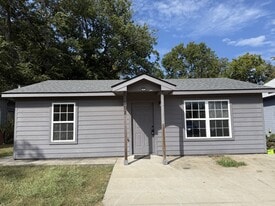 408 W 7th St in Ada, OK - Building Photo