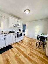 1316 Whiting St SW in Wyoming, MI - Foto de edificio - Building Photo