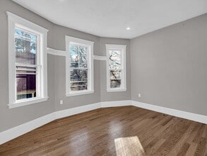 24 Pleasant St, Unit #1 in Boston, MA - Foto de edificio - Building Photo