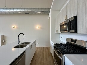 3207 N Narragansett Ave in Chicago, IL - Building Photo - Building Photo