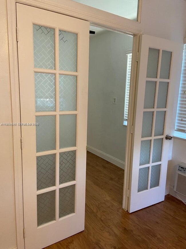 1995 Marseille Dr in Miami Beach, FL - Building Photo - Building Photo