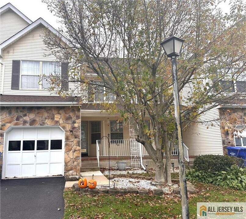 173 Salem Rd in North Brunswick, NJ - Building Photo