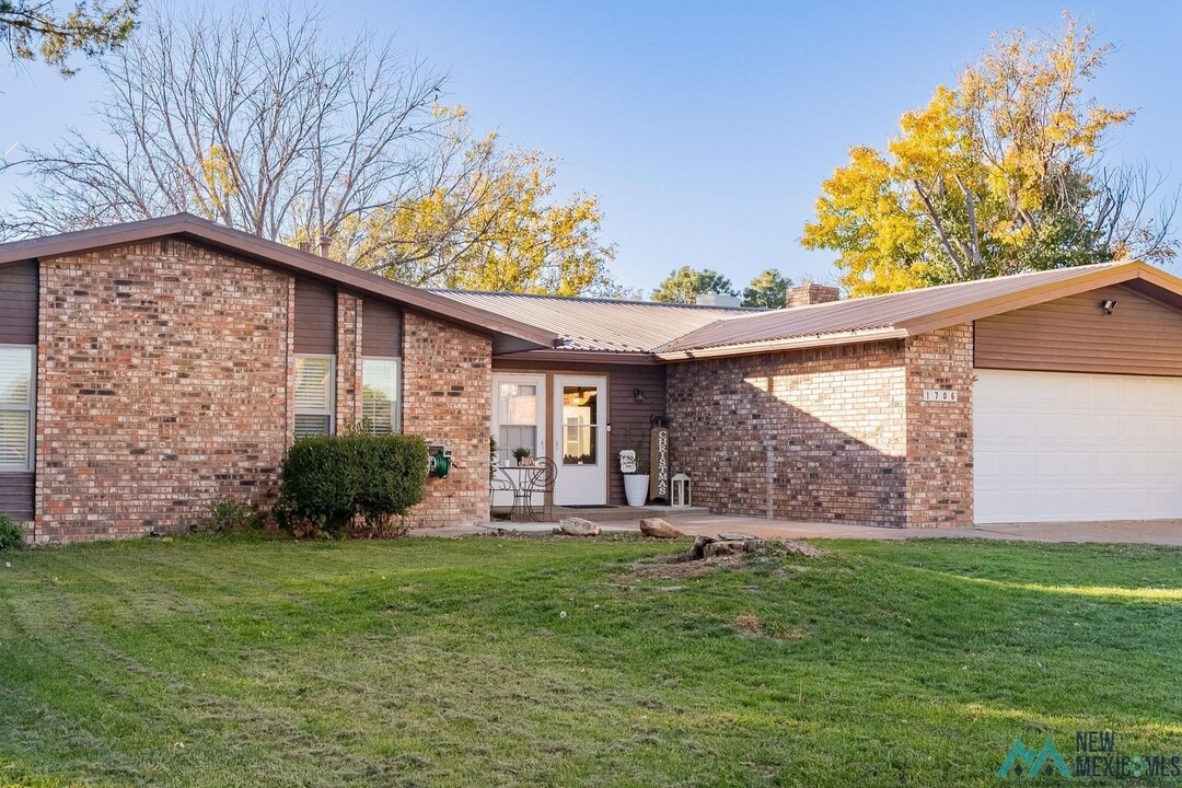 1706 Fairway Terrace in Clovis, NM - Building Photo