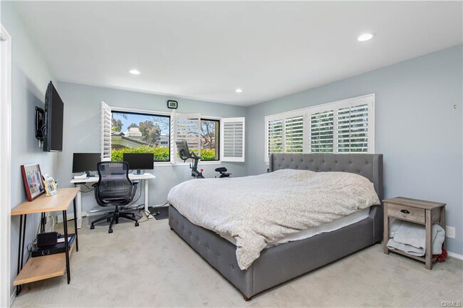 property at 20 Grenada Ct