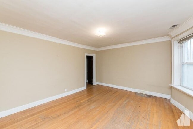 property at 4923 N Hermitage Ave