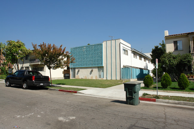 128 Sinclair Ave in Glendale, CA - Foto de edificio - Building Photo