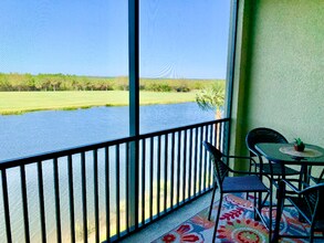 7015 River Hammock Dr, Unit 304 in Bradenton, FL - Foto de edificio - Building Photo