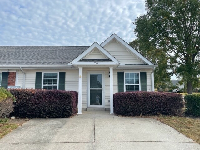 556 Edgecliff Ln in Evans, GA - Building Photo