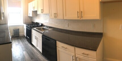 2035 Commonwealth Ave, Unit 4 in Boston, MA - Building Photo - Building Photo