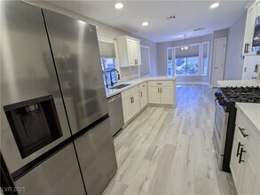 7049 Magic Moment Ln in Las Vegas, NV - Building Photo - Building Photo