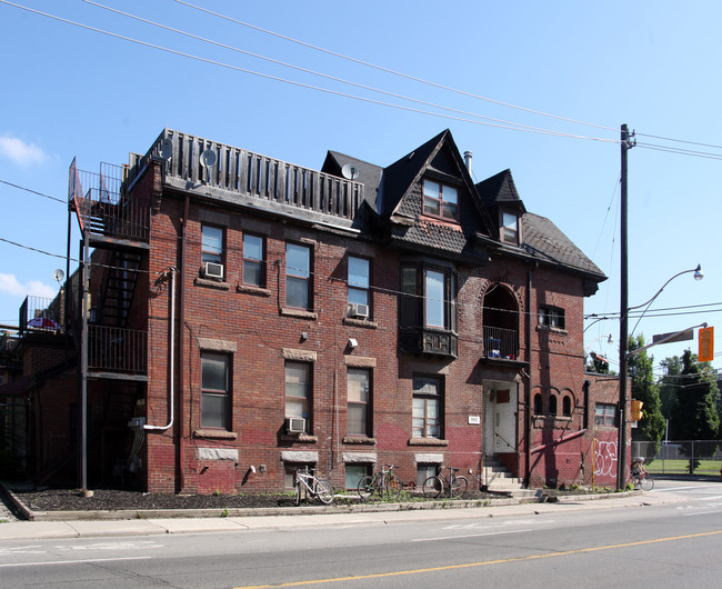 662 Bathurst St in Toronto, ON - Building Photo - Building Photo