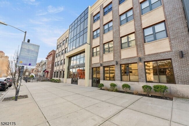 90 Clinton Ave in Newark, NJ - Building Photo - Building Photo