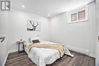 33 Majestic Dr in Ottawa, ON - Building Photo - Building Photo