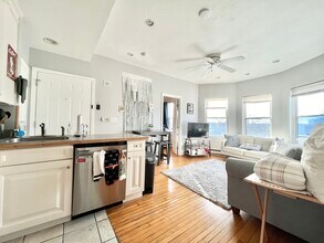 1 Centre St, Unit 6 in Boston, MA - Building Photo - Building Photo