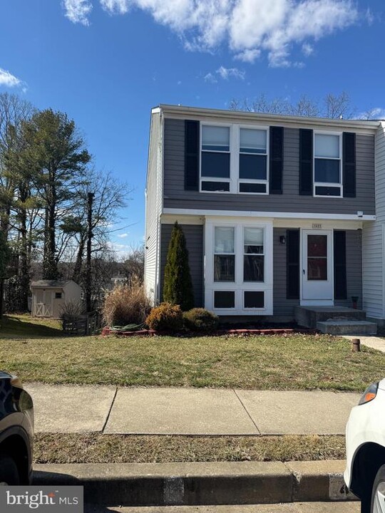 42 Trailwood Rd in White Marsh, MD - Foto de edificio