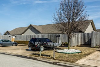 Highland Park Apartments in Jonesboro, AR - Foto de edificio - Building Photo