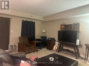 190 Hornchurch Ln in Ottawa, ON - Building Photo - Building Photo
