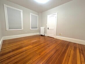 59 Ackers Ave in Brookline, MA - Foto de edificio - Building Photo