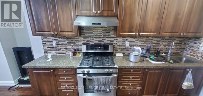 28 Midsummer Dr in Brampton, ON - Building Photo - Building Photo