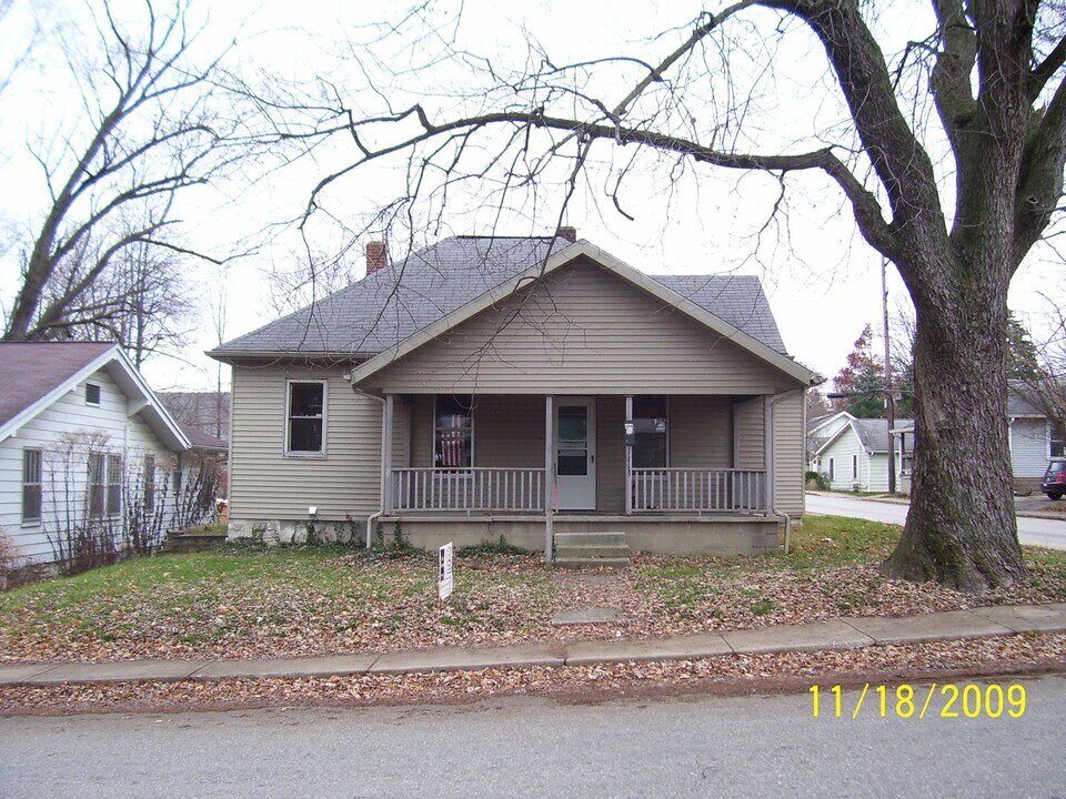 1113 S Washington St in Bloomington, IN - Building Photo