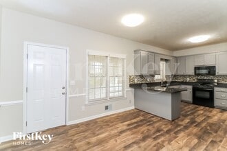 7285 Wyngate Dr in Cumming, GA - Foto de edificio - Building Photo